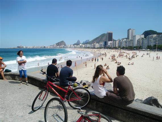 Blick vom Ende von Leme auf den Strand von Leme und Copacabana